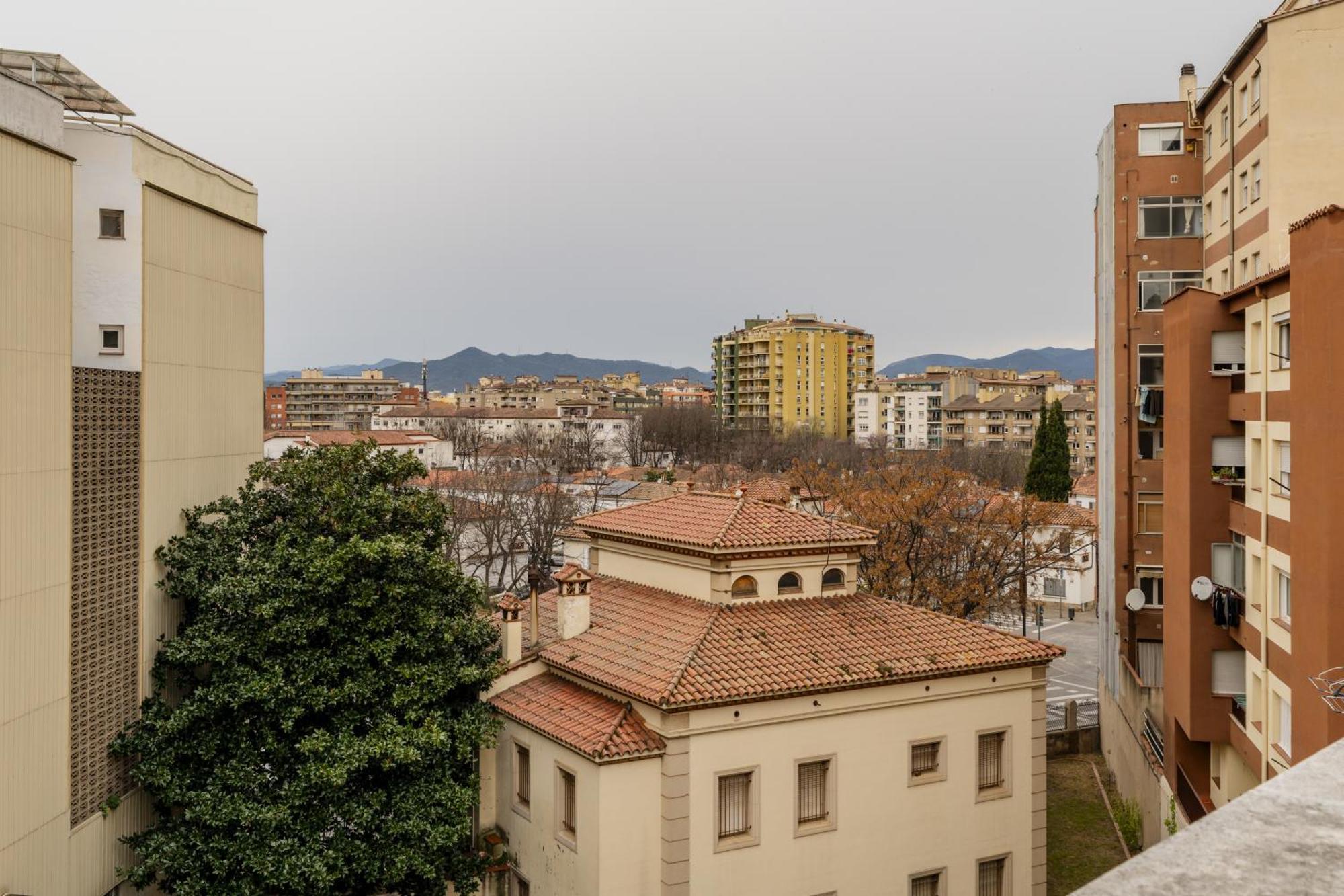 Con Dos Grandes Terrazas * Gerona
