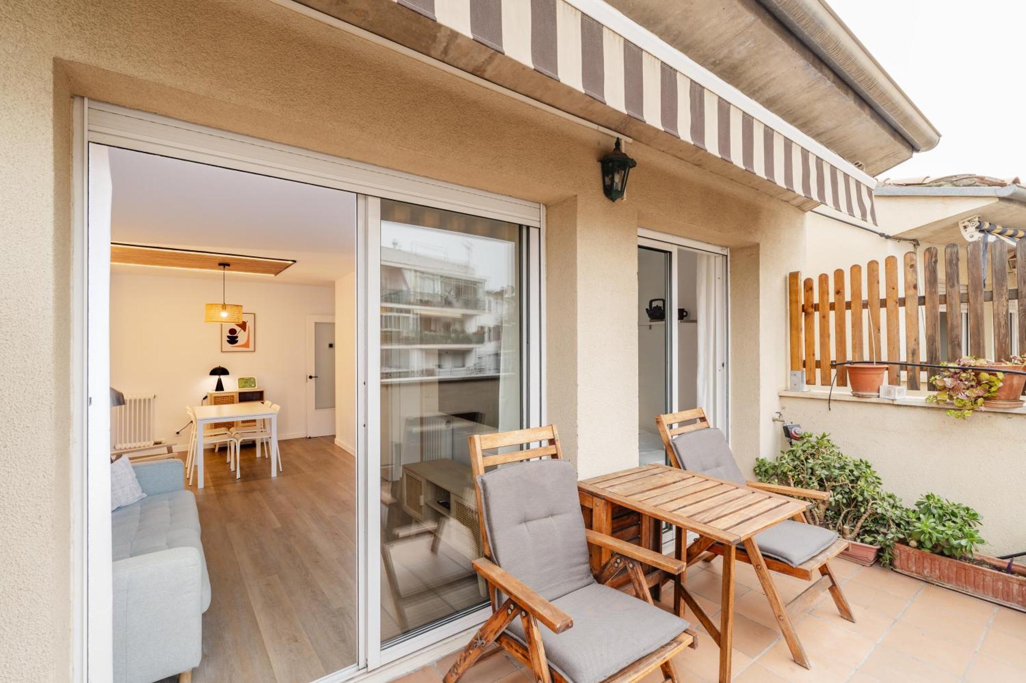 Con Dos Grandes Terrazas En Apartamento Girona